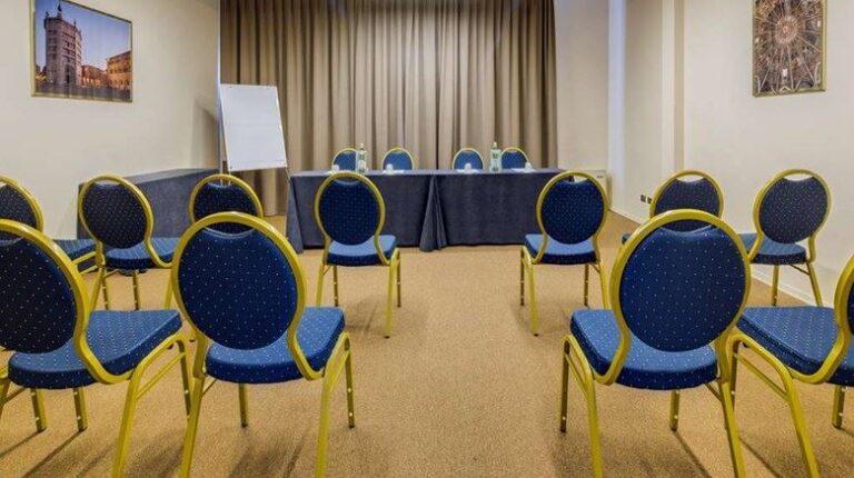 bw-plus-farnese-1lieu1salle-conferences.jpg
