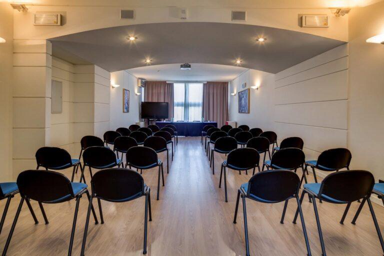 bw-plus-farnese-1lieu1salle-meetings.jpg