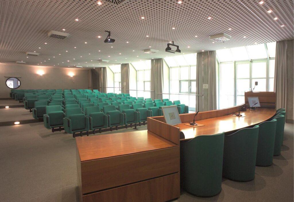bw-plus-favaglie-1lieu1salle-conference.jpg