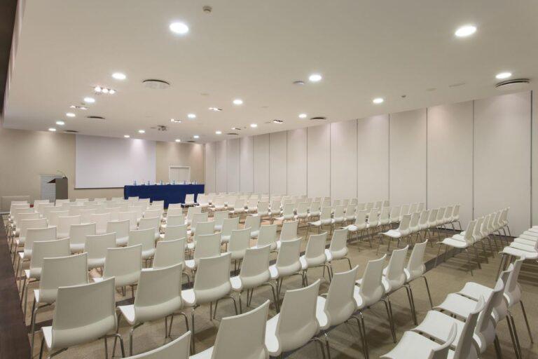bw-plus-tower-bologna-1lieu1salle-meeting.jpg