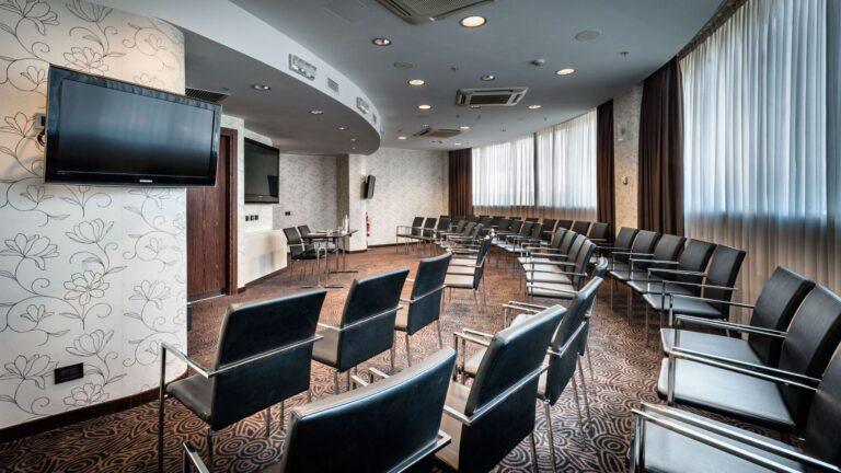 crowne-plaza-milan-city-1lieu1salle-meeting.jpg