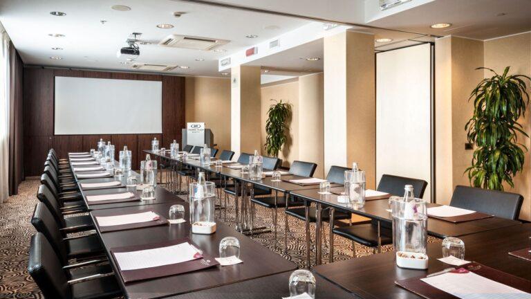 crowne-plaza-milan-city-1lieu1salle-meetings.jpg