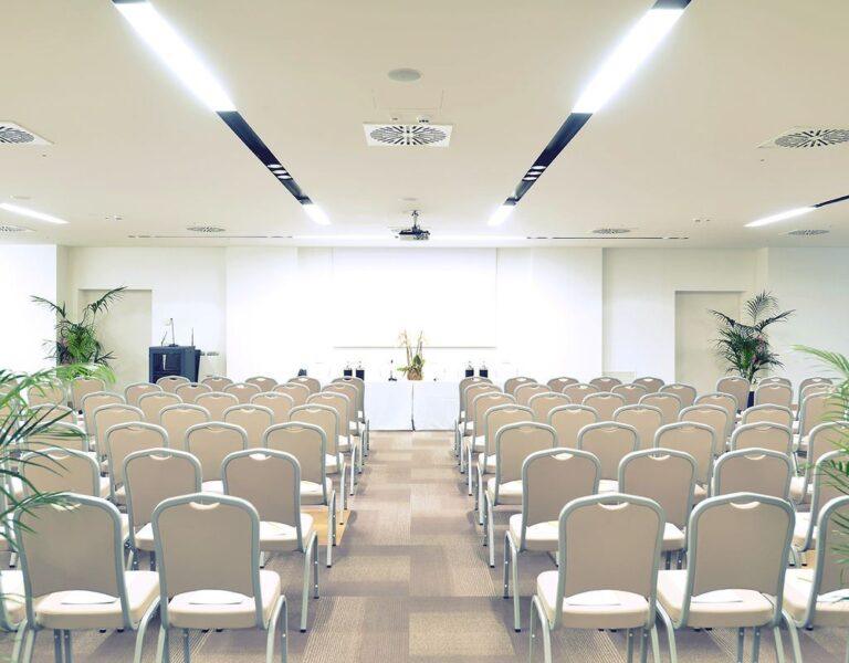 hilton-garden-inn-milan-north-1lieu1salle-meetings.jpg