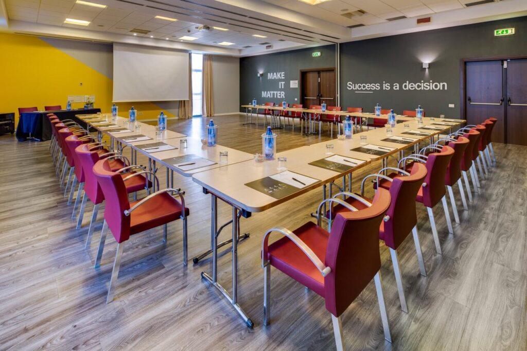 holiday-inn-bologna-fiera-1lieu1salle-meetings.jpg