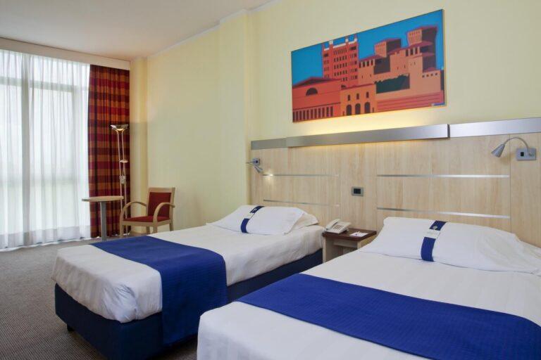 holiday-inn-express-parma-1lieu1salle-evenement.jpg