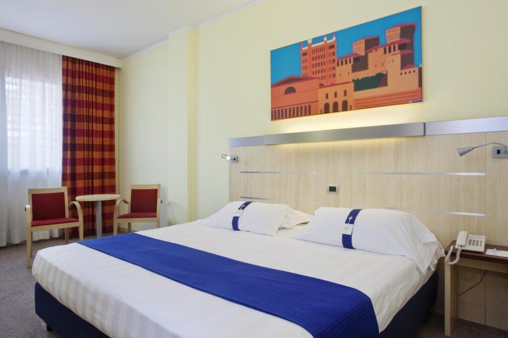 holiday-inn-express-parma-1lieu1salle-evenements.jpg