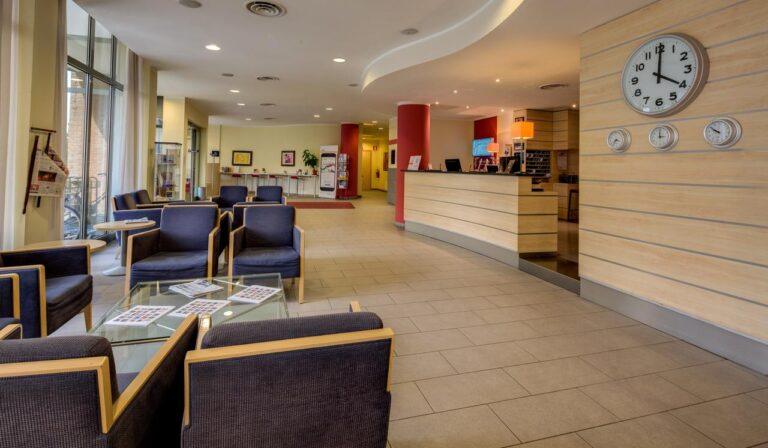 holiday-inn-express-parma-1lieu1salle-meeting.jpg