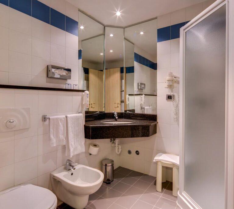 holiday-inn-express-parma-1lieu1salle-reunion.jpg