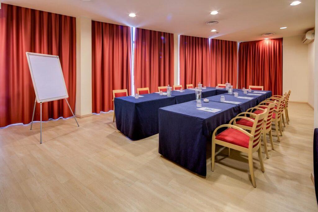 holiday-inn-express-parma-1lieu1salle-reunions.jpg