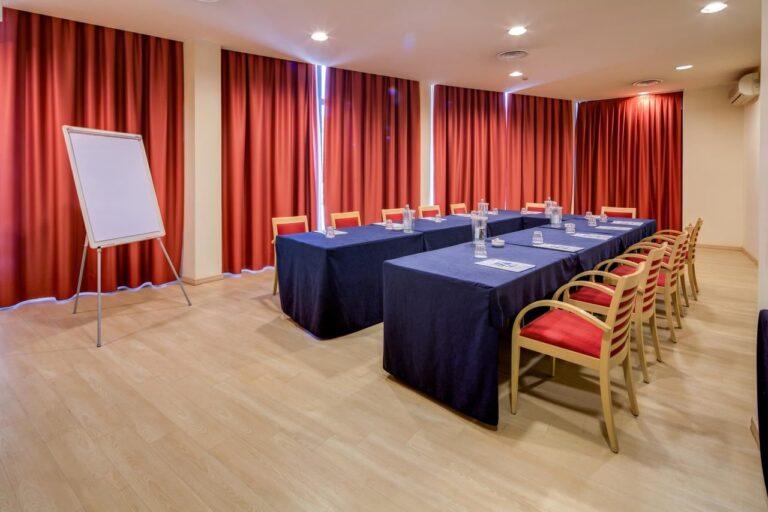 holiday-inn-express-parma-1lieu1salle-reunions.jpg
