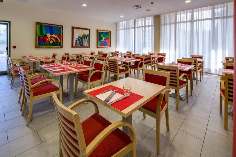 holiday-inn-express-parma-1lieu1salle-seminaire.jpg