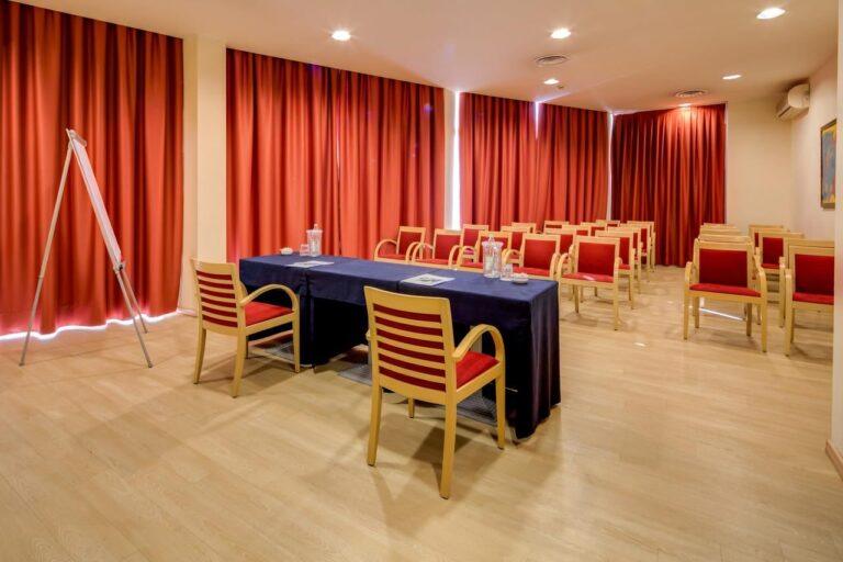 holiday-inn-express-parma-1lieu1salle-seminaires.jpg