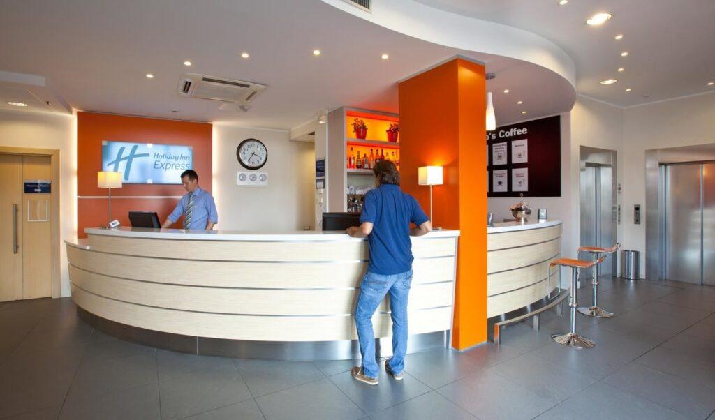 holiday-inn-express-reggio-emilia-1lieu1salle-seminaire.jpg