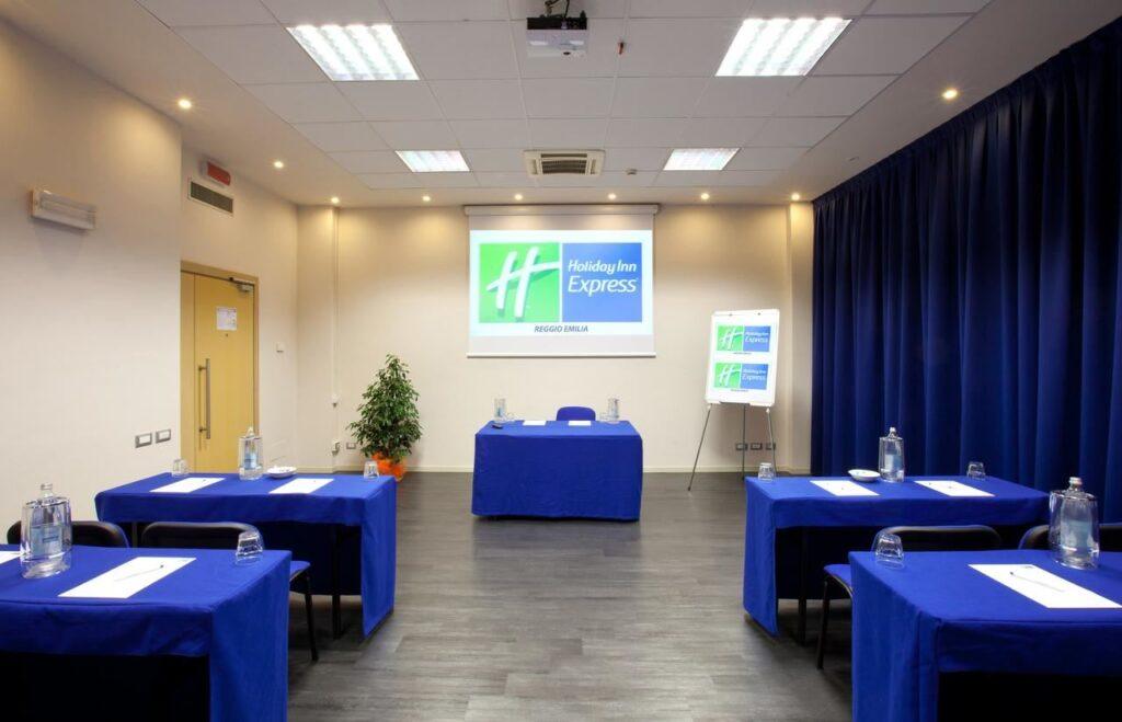 holiday-inn-express-reggio-emilia-1lieu1salle-seminaires.jpg