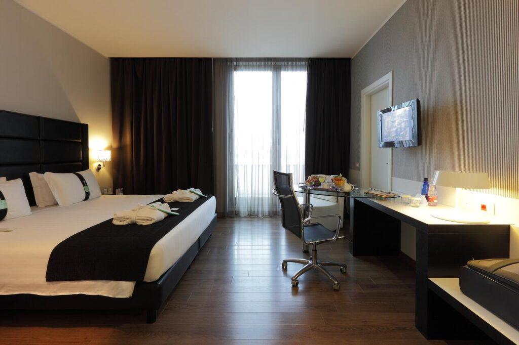 holiday-inn-genoa-city-1lieu1salle-conferences.jpg