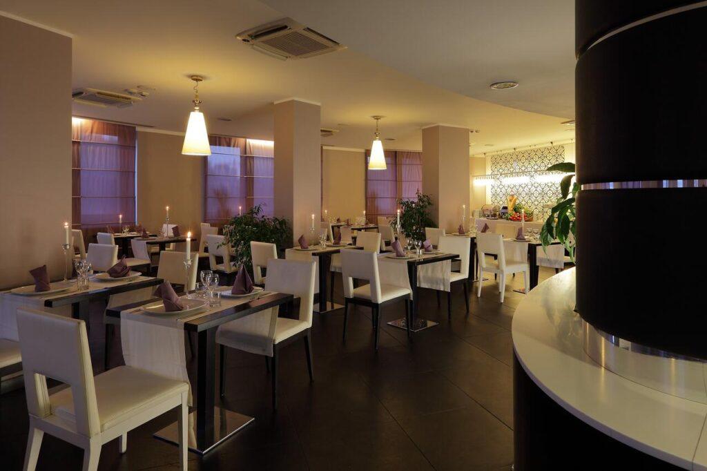 holiday-inn-genoa-city-1lieu1salle-evenements.jpg
