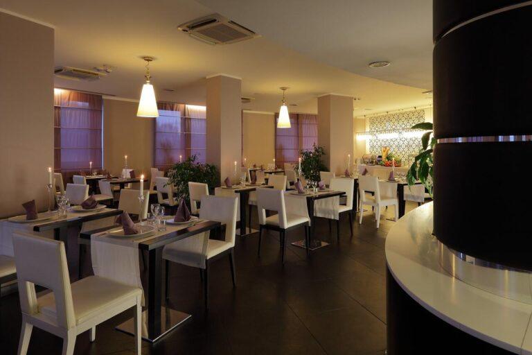 holiday-inn-genoa-city-1lieu1salle-evenements.jpg