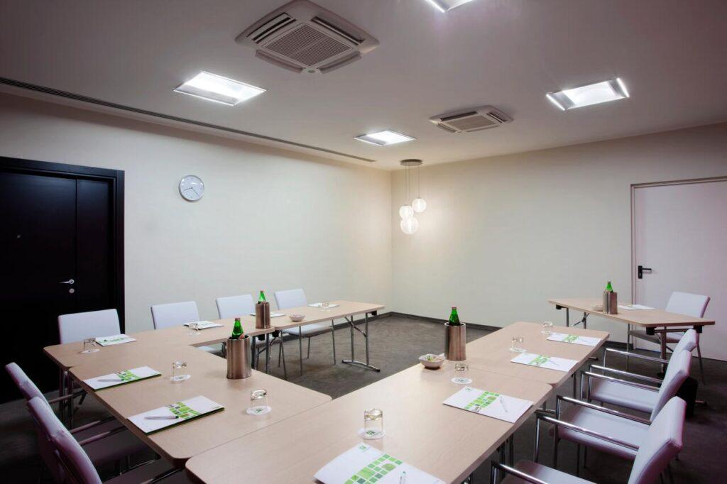 holiday-inn-genoa-city-1lieu1salle-meeting.jpg
