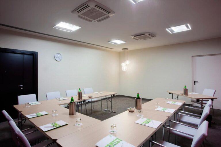 holiday-inn-genoa-city-1lieu1salle-meeting.jpg