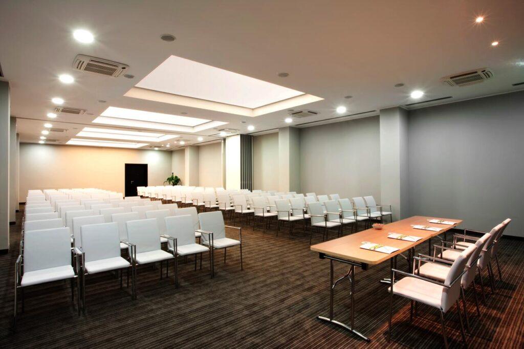 holiday-inn-genoa-city-1lieu1salle-meetings.jpg