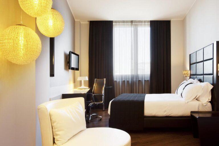 holiday-inn-genoa-city-1lieu1salle-reunion.jpg