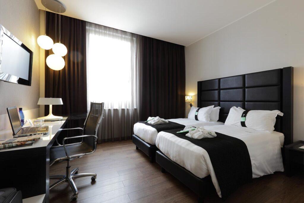 holiday-inn-genoa-city-1lieu1salle-reunions.jpg