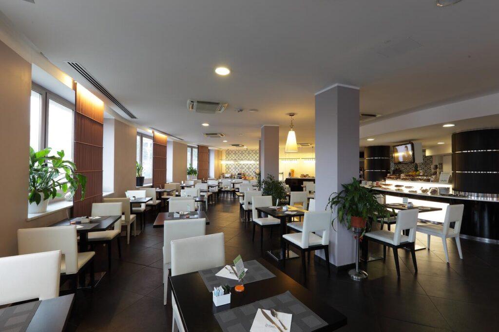holiday-inn-genoa-city-1lieu1salle-seminaire.jpg