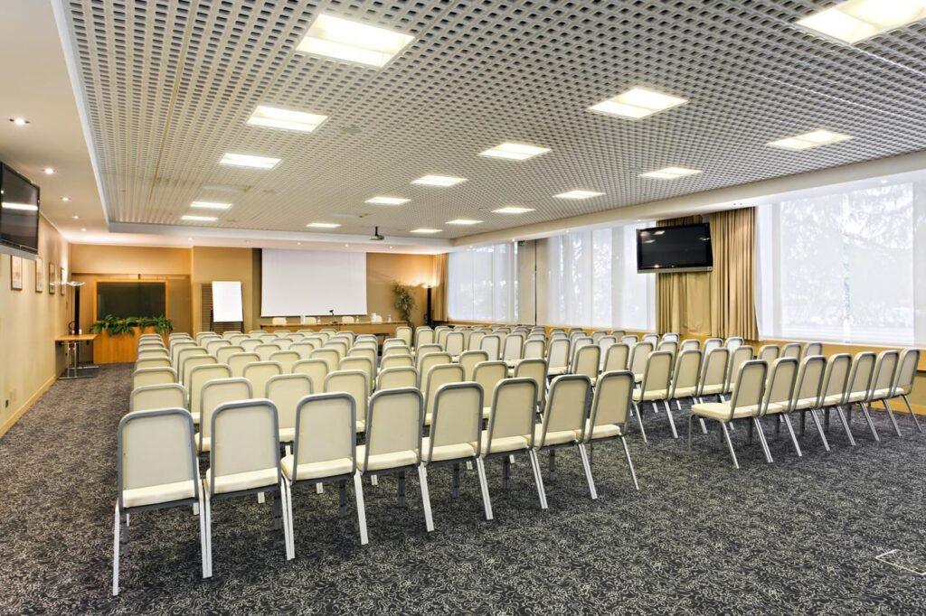 holiday-inn-milan-assago-1lieu1salle-meetings.jpg