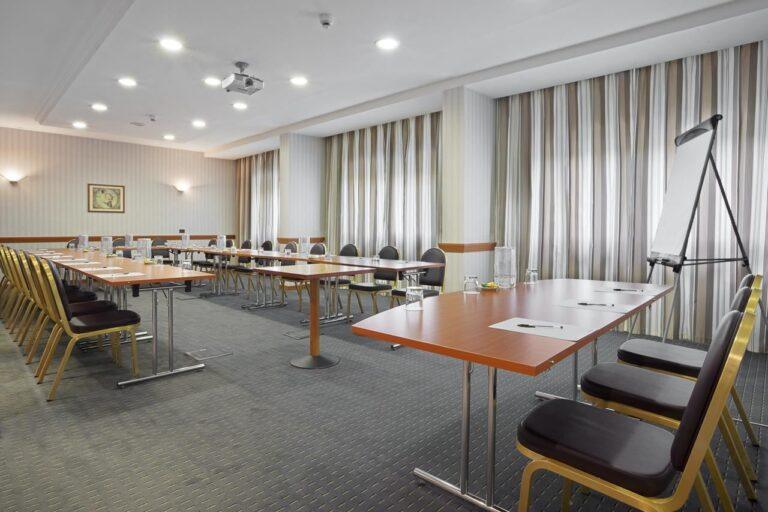 holiday-inn-milan-assago-1lieu1salle-reunions.jpg
