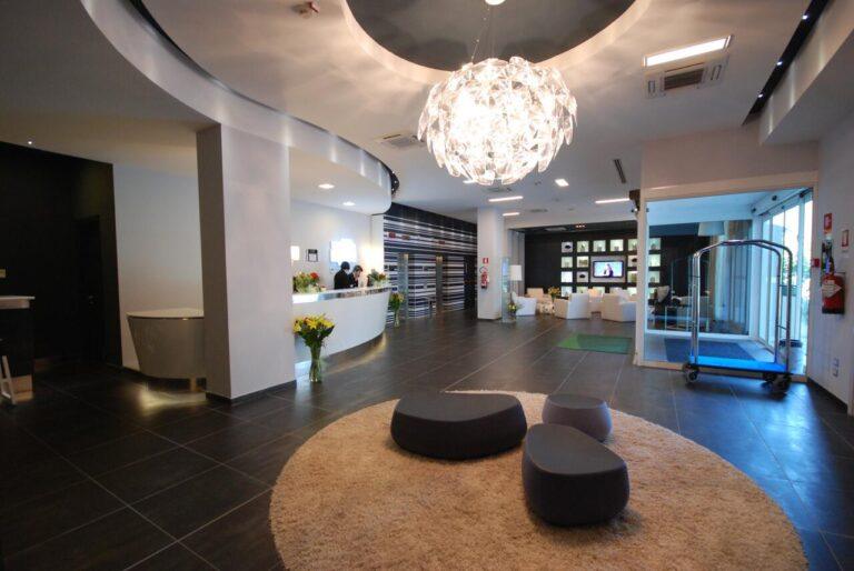 holiday-inn-milan-nord-zara-1lieu1salle-reunions.jpg