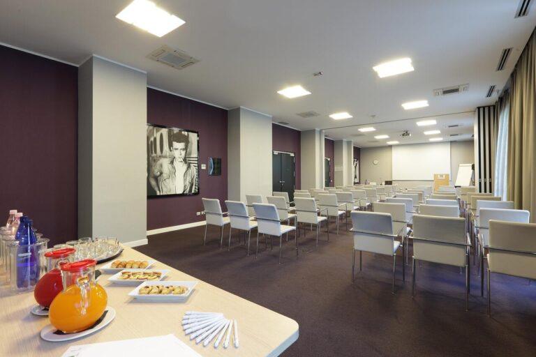 holiday-inn-milan-nord-zara-1lieu1salle-seminaires.jpg
