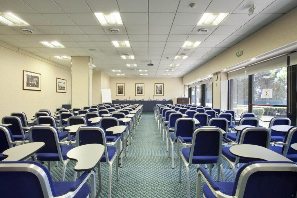 holiday-inn-venise-mestre-1lieu1salle-seminaire.jpg