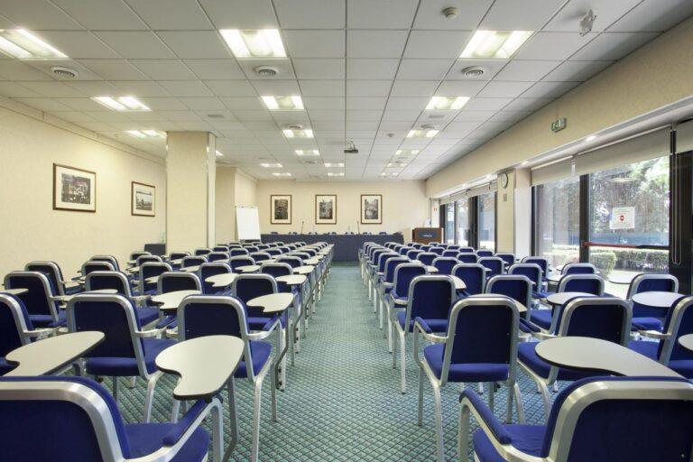 holiday-inn-venise-mestre-1lieu1salle-seminaire.jpg