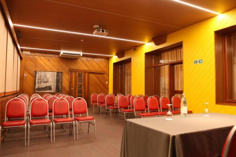 hotel-la-di-moret-1lieu1salle-meetings.jpg
