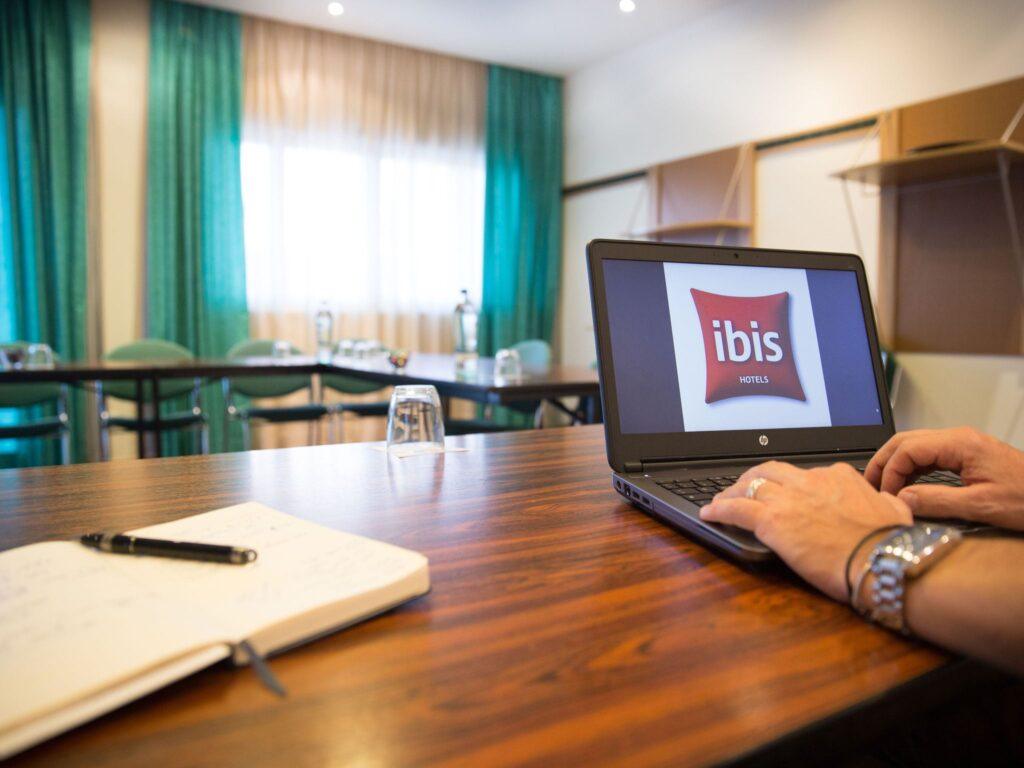https://www.accorhotels.com/3728