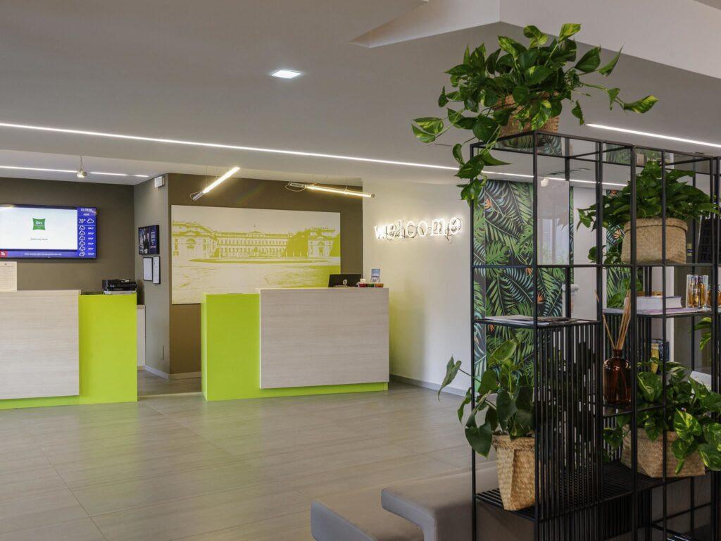 https://all.accor.com/8301