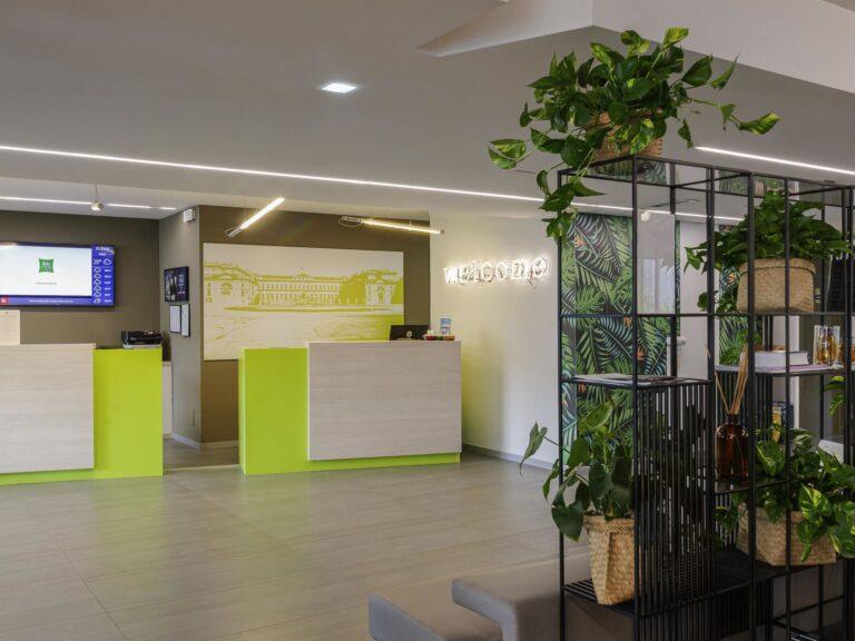 https://all.accor.com/8301