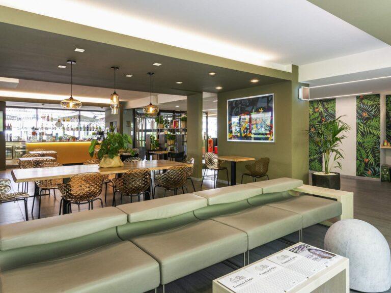 https://all.accor.com/8301