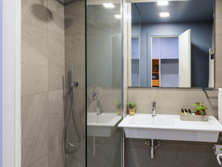 https://all.accor.com/8301