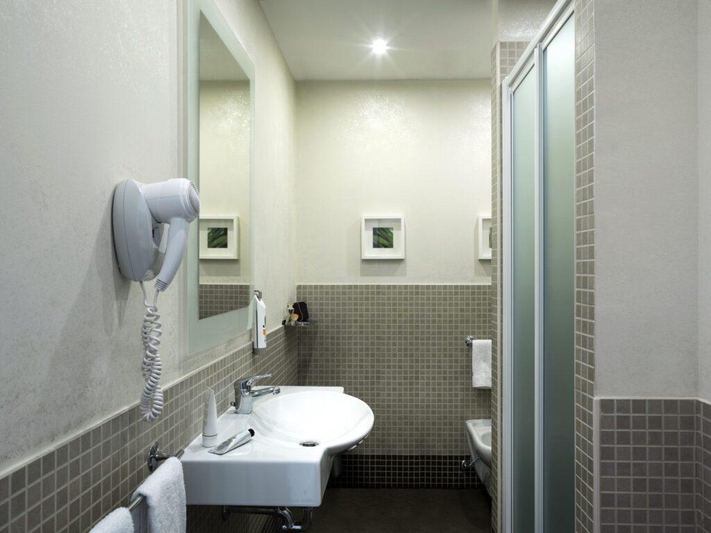 bathroom standard double room