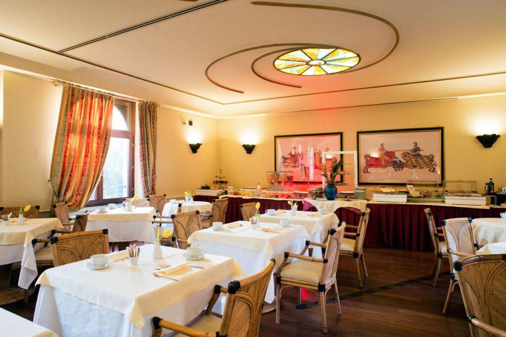 ih-milano-regency-1lieu1salle-meetings.jpg