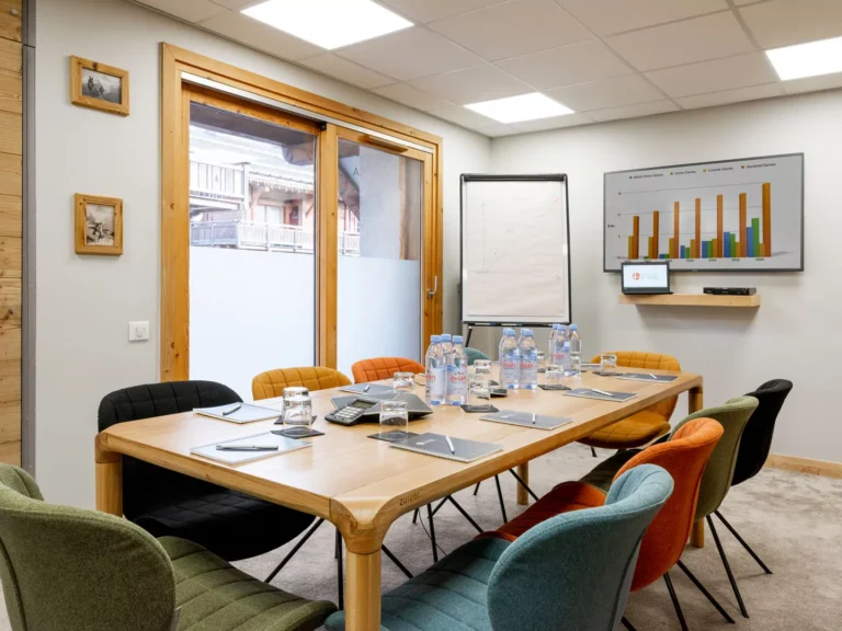 loges-blanches-megeve-1lieu1salle-conferences.webp
