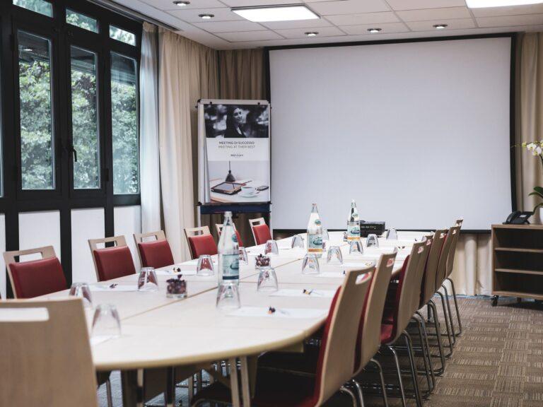 https://www.accorhotels.com/1310
