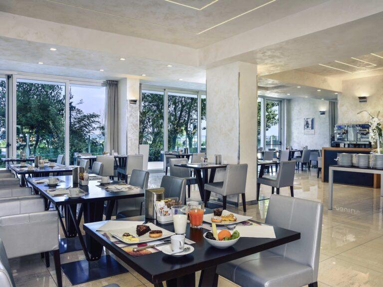 http://www.accorhotels.com/8018