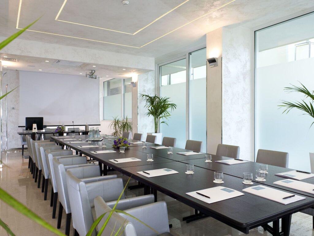 https://www.accorhotels.com/8018