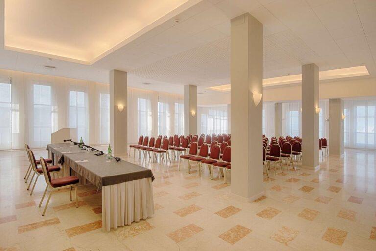 nh-ancona-1lieu1salle-meetings.jpg