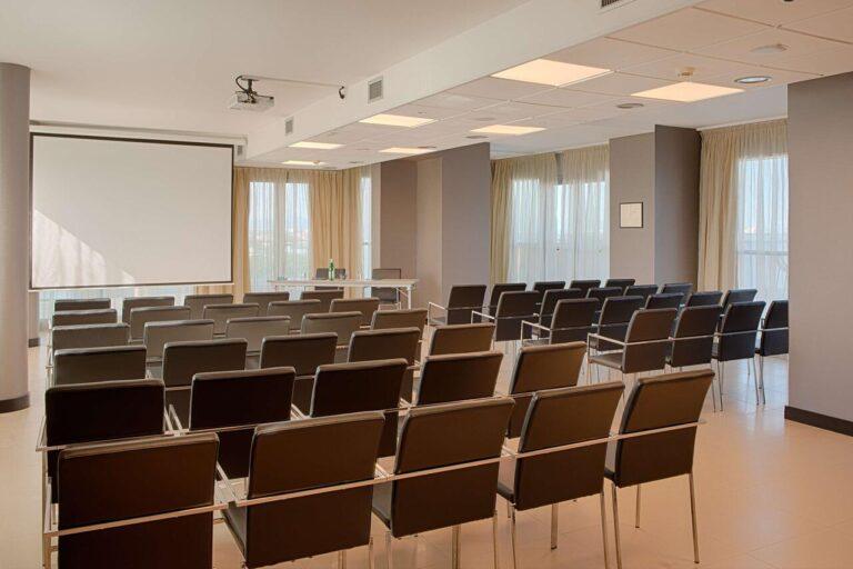 nh-padova-1lieu1salle-seminaire.jpg
