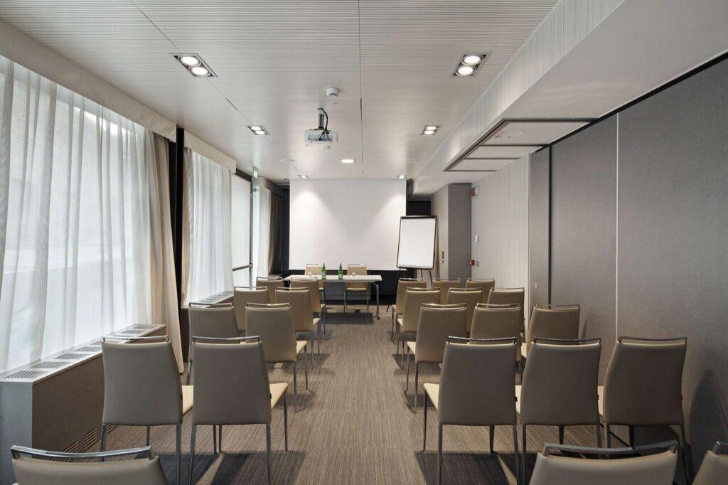 nh-parma-1lieu1salle-seminaires.jpg