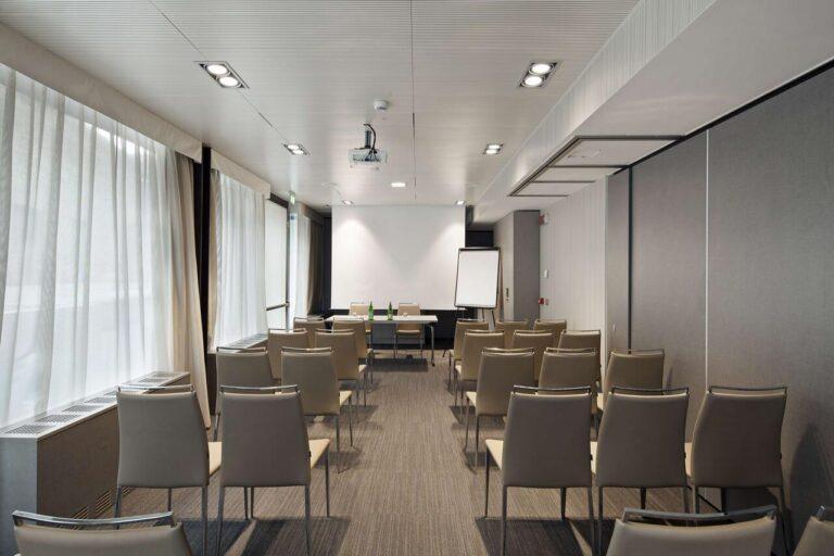 nh-parma-1lieu1salle-seminaires.jpg
