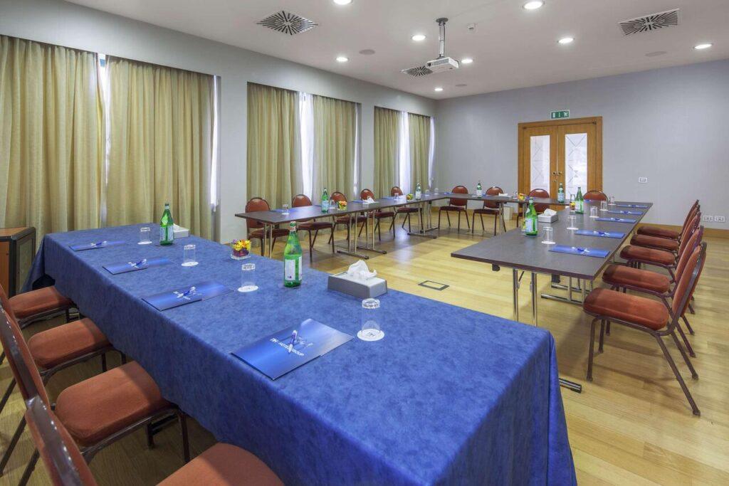 nh-ravenna-1lieu1salle-meeting.jpg